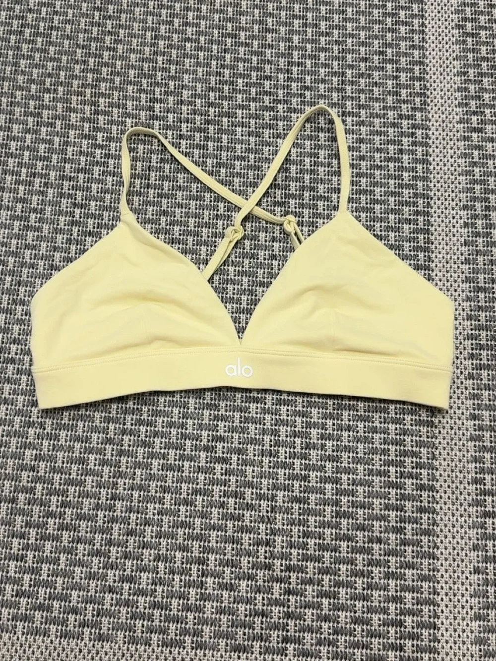 Alo Yoga Splendor Bra in Lemon Ice